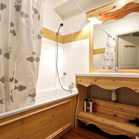 2 Pieces + Cabine, 6 Personnes, Bien Situe A 30m Du Telecabine - Rue Du Cheval Blanc, Modane - Fr-1-265-187 *